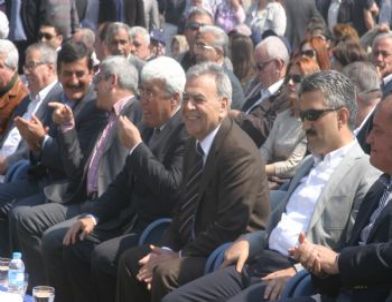 İzmir Büyükşehir Belediyesi, Bayındır'da 3.5 Milyon Liralık Çiçek Alım Protokolü İmzaladı