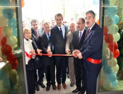 Prof. Dr. Günay, Doğum Gününde Kendi Adını Taşıyan Kütüphaneyi Açtı