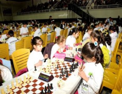 Şehitkamil Belediyesi’nden 23 Nisan Satranç Turnuvası