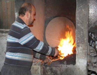 Alaplı'da 42 Yıldır Demircilik Mesleğini Yaşatıyor