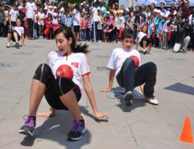 Balıkesir’de 23 Nisan Oyunlarla Kutlandı