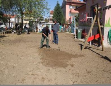 Burhaniye’de Okullar Hayat Olmaya Devam Ediyor
