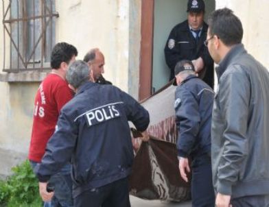 Emekli Polis, 20 Yerinden Bıçaklanarak Öldürüldü