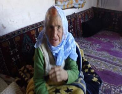 97 Yaşındaki Yaşlı Kadın Yardım Bekliyor