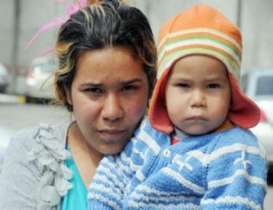 Dayakçı Koca, Eşini ve Çocuğunu Sokağa Attı