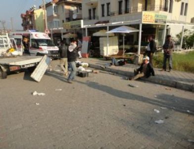 Fethiye’de Minibüs İle Kamyonet Çarpıştı; 5 Kişi Yaralandı