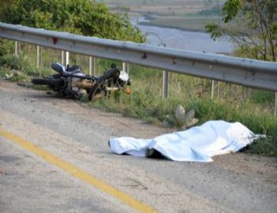 Genç Motosikletçinin Feci Ölümü