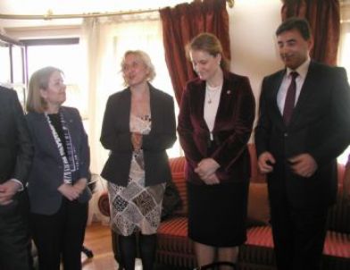 Kosova'da 23 Nisan ve Kosova Türkleri'nin Milli Bayramı Kutlandı