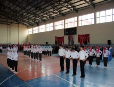 Ahlat'ta 23 Nisan Coşkuyla Kutlandı