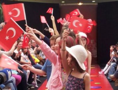 Ankamall'da Çocuklar 23 Nisan'da Podyumdaki Becerilerini Sergiledi
