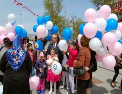 Başkandan Çocuklara Balon Jesti