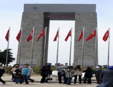 Çanakkale Şehitliklerinde 23 Nisan Yoğunluğu Yaşandı