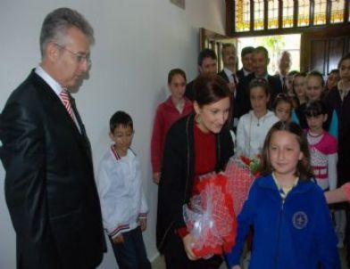 Çocukları Konakta Kabul Etti