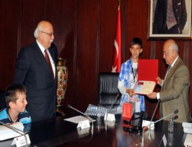 Minik Tbmm Başkanından 'yeni Anayasaya Gerek Yok' Çıkışı