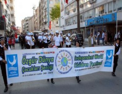 Özgür Dünya Çocukları Aliağa’yı Bayram Yerine Çevirdi
