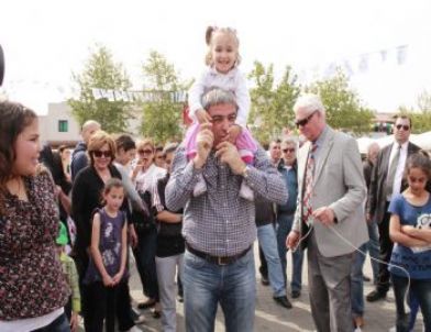 Başkan Ülgür, 23 Nisanı Çocuklarla Birlikte Kutladı