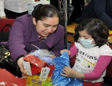 Hasta Çocuklara Gecikmeli 23 Nisan Kutlaması