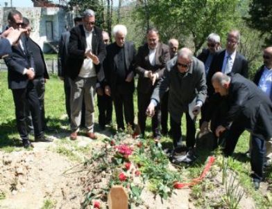 Şahin’in Mezarına Gürcistan Toprağı Serptiler