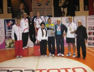 Veteranlar Badminton Şampiyonasında Adana’ya 7 Madalya