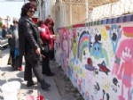 Ayvalıklı Çevreciler Okulların Duvarlarını Süslüyorlar