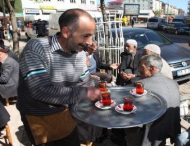 Böyle ‘Çaycı’ Görülmedi