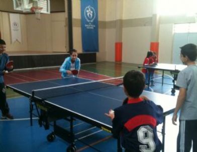 Manisa'da 23 Nisan Bayramı Nedeniyle Masa Tenisi Turnuvası Düzenlendi