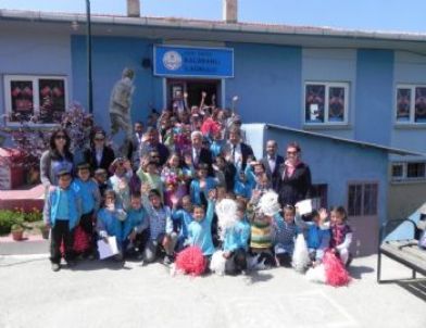 Ödemiş Belediyesi, Çocuklara Bin Çift Ayakkabı Dağıttı