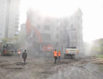 “Türkiye’de 6 Buçuk Milyon Daire Deprem Riski Altında”