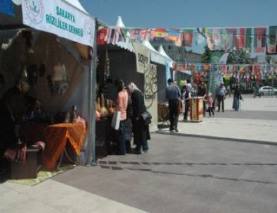 Dünyanın Renkleri Kent Meydanında Buluştu