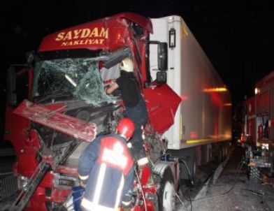 Tem Otoyolu'nda 14 Araç Zincirleme Kaza Yaptı: 5 Yaralı…