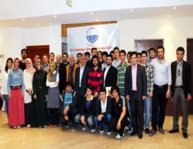 Yeni Dünya Vakfı Gençlik Çalıştayını Antalya’da Gerçekleştirdi