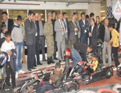 Yetiştirme Yurdundaki Çocukların Go-kart Sevinci