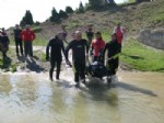 DURSUN KARA - Gölette Boğulan Öğrencinin Cesedine Bir Gün Sonra Ulaşıldı