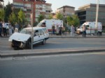 Karşı Şeride Geçen Araç Takla Attı: 3 Yaralı