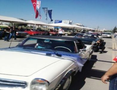 Kktc Cumhurbaşkanı Eroğlu, Klasik Otomobil Ralli Startını Verdi