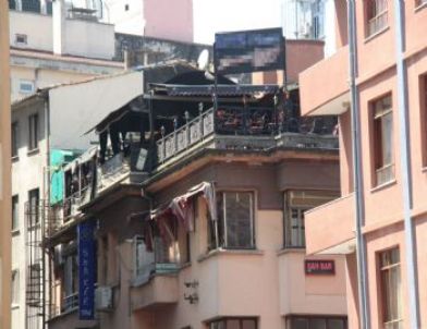 Polisten Parti Yapılan Bara Baskın