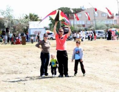 Zeytinli’de Uçurtma Şenliği Coşkusu