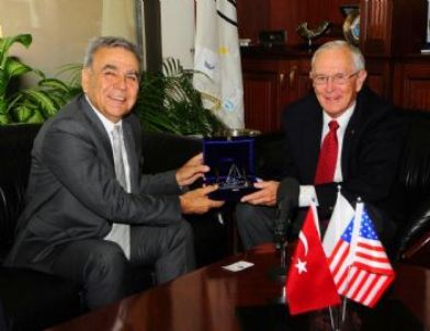 Ay’da Yürüyen “en Genç” Astronot,