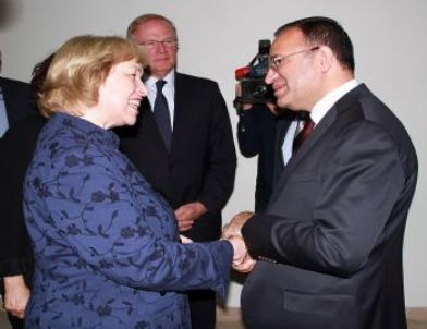 Başbakan Yardımcısı Bozdağ, Almanya Göç ve Uyum Bakanı Böhmer'le Bir Araya Geldi