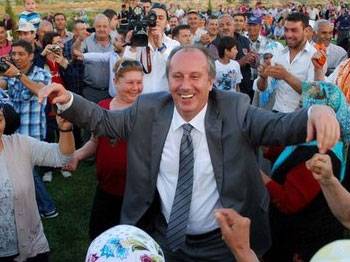 CHP'li Muharrem İnce göbek attı