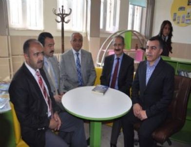 İş Adamından 'z Kütüphane' Hediyesi