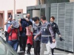 HIRSIZLIK ŞEBEKESİ - İzmir’den Sakarya'ya Hırsızlık İçin Gelen 4’ü Kadın 5 Kişi Yakalandı