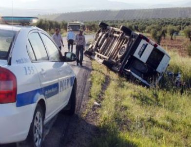 Minibüs Şarampole Devrildi: 5 Yaralı