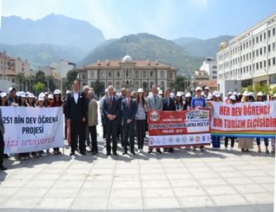 Vali Daşöz, Dev Öğrencileri Çanakkale’ye Uğurladı