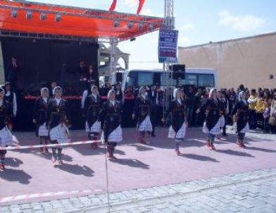 Çaldıran’da Halay ve Horon Bir Arada