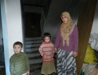 Evi Yanan Aile Yardım Eli Bekliyor