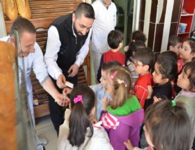 Minik Eller Yardım Yaptı