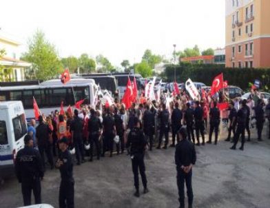 Akil İnsanlar Protestosuna Polis Müdahalesi