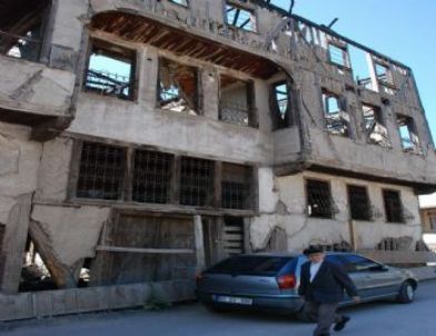 Eski Ahşap Binalar Tehlike Saçıyor