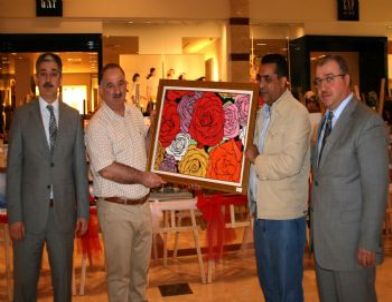 Öğrenciler Alışveriş Merkezinde Resim Sergisi Açtı